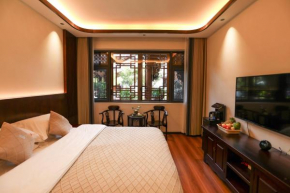 Heshun Youran丨Intelligent guest control king bed room near Zhongyi Night Market in Lijiang Old Town